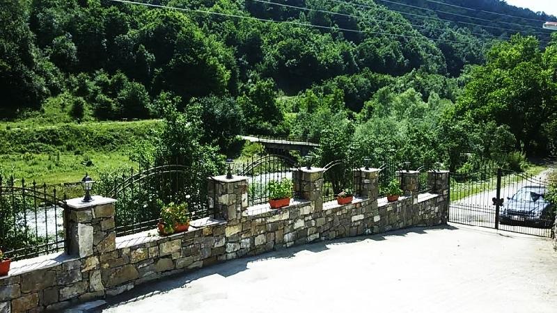 Guest House Ivan Cherni Osum Exterior photo