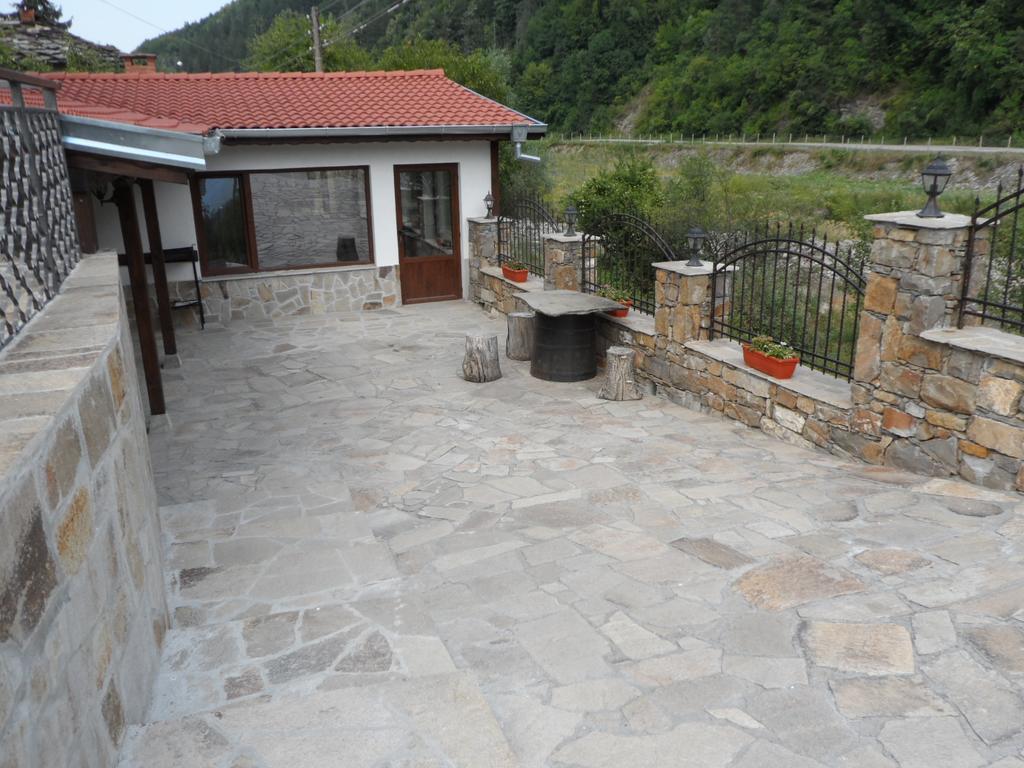 Guest House Ivan Cherni Osum Exterior photo