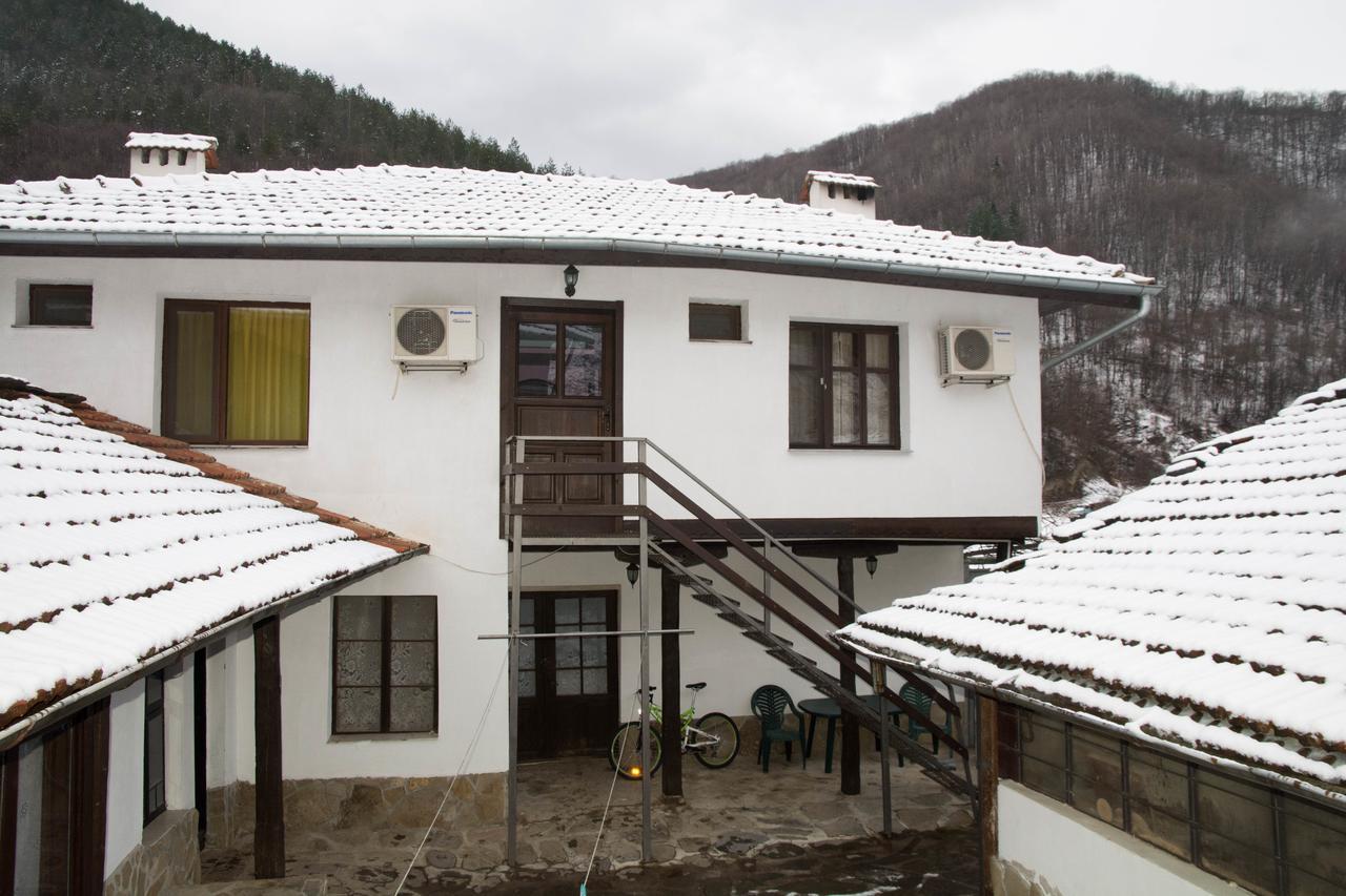 Guest House Ivan Cherni Osum Exterior photo